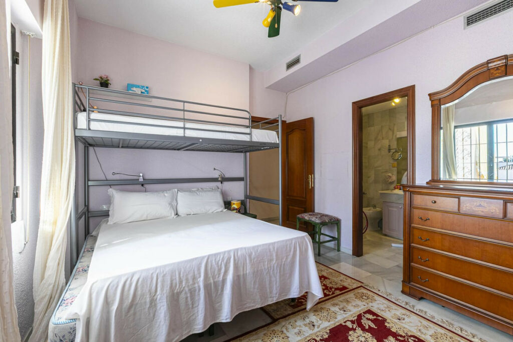 Middle Floor Apartment Nueva Andalucía Málaga - image 16