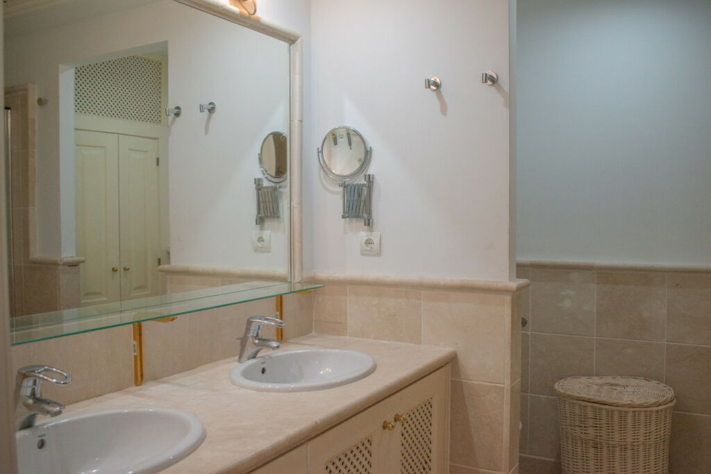 Ground Floor Apartment Río Real Málaga - image 16