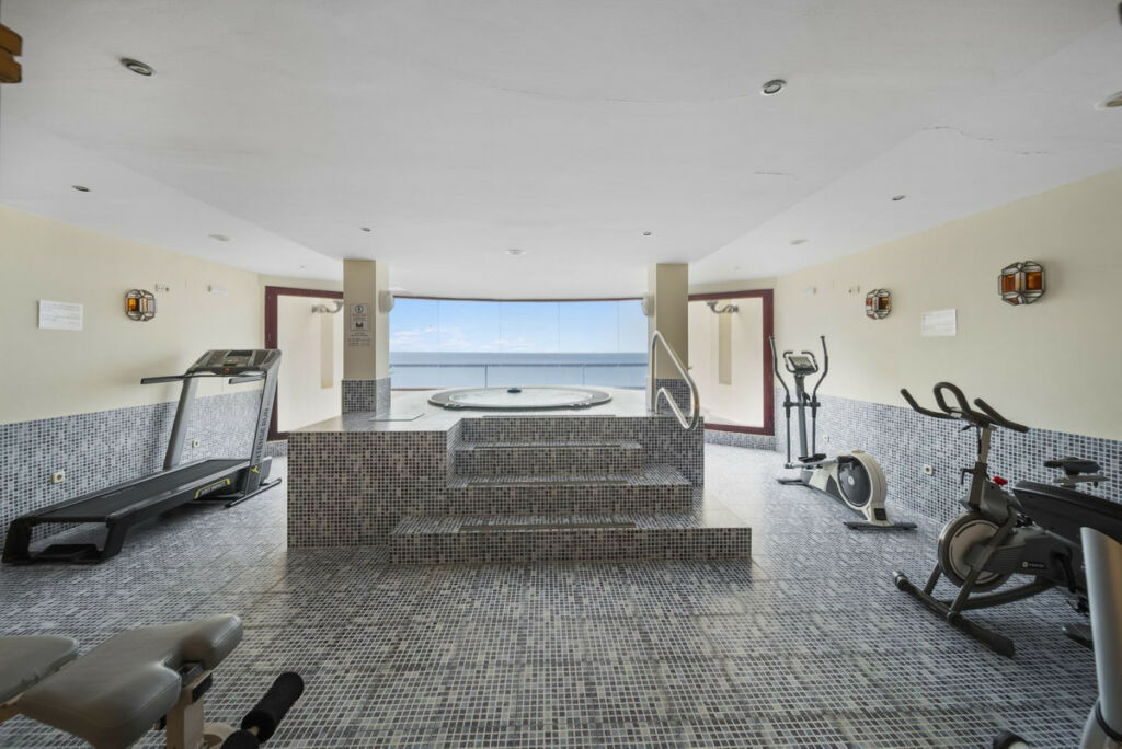 Middle Floor Apartment Benalmadena Málaga - image 15