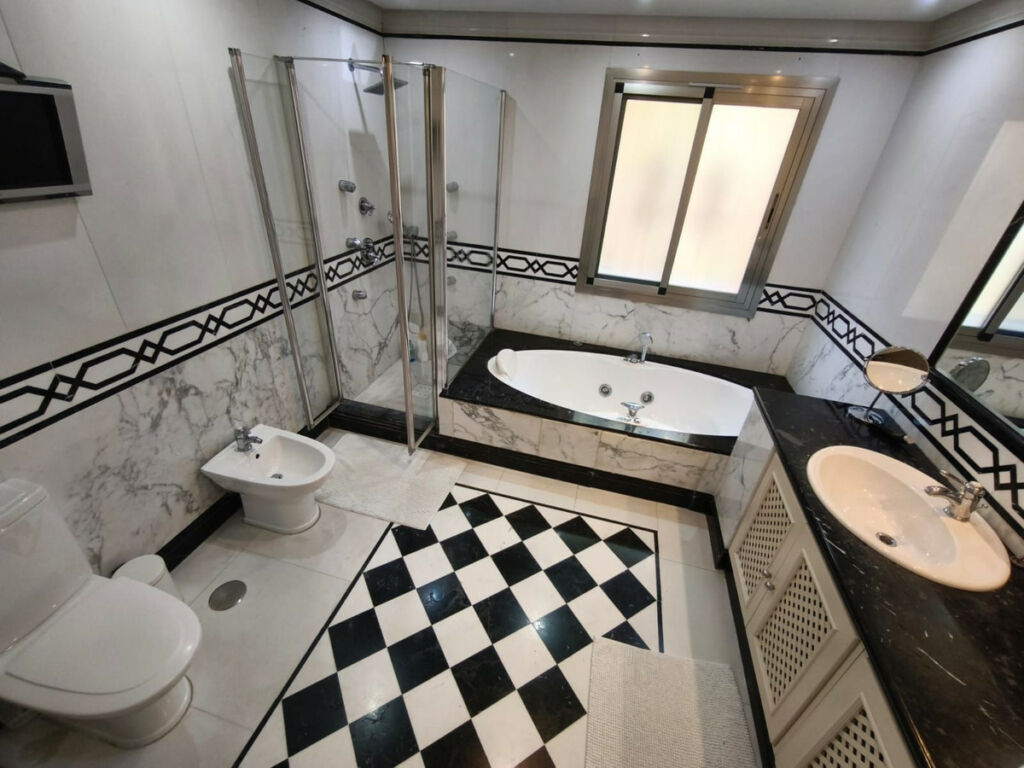 Ground Floor Apartment Puerto Banús Málaga - image 16