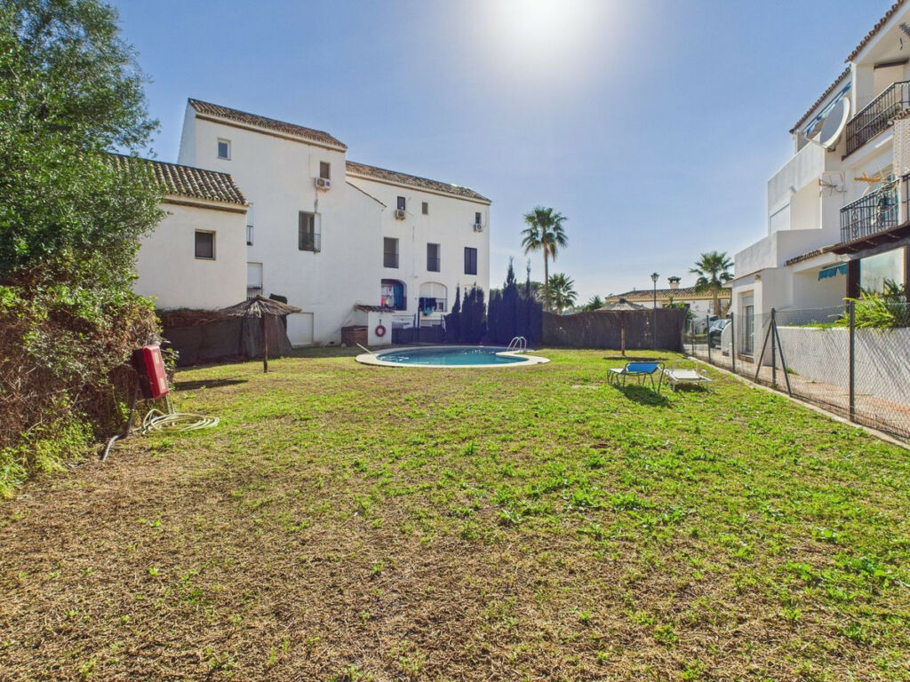 Middle Floor Apartment Estepona Málaga - image 16
