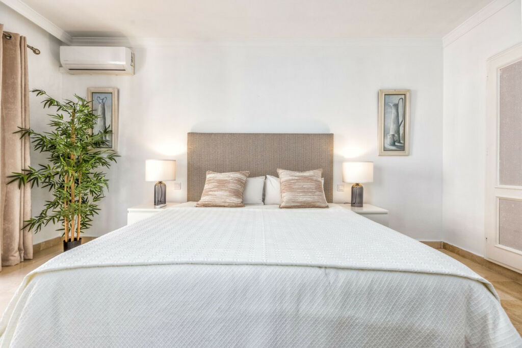 Townhouse Aloha Málaga - image 16
