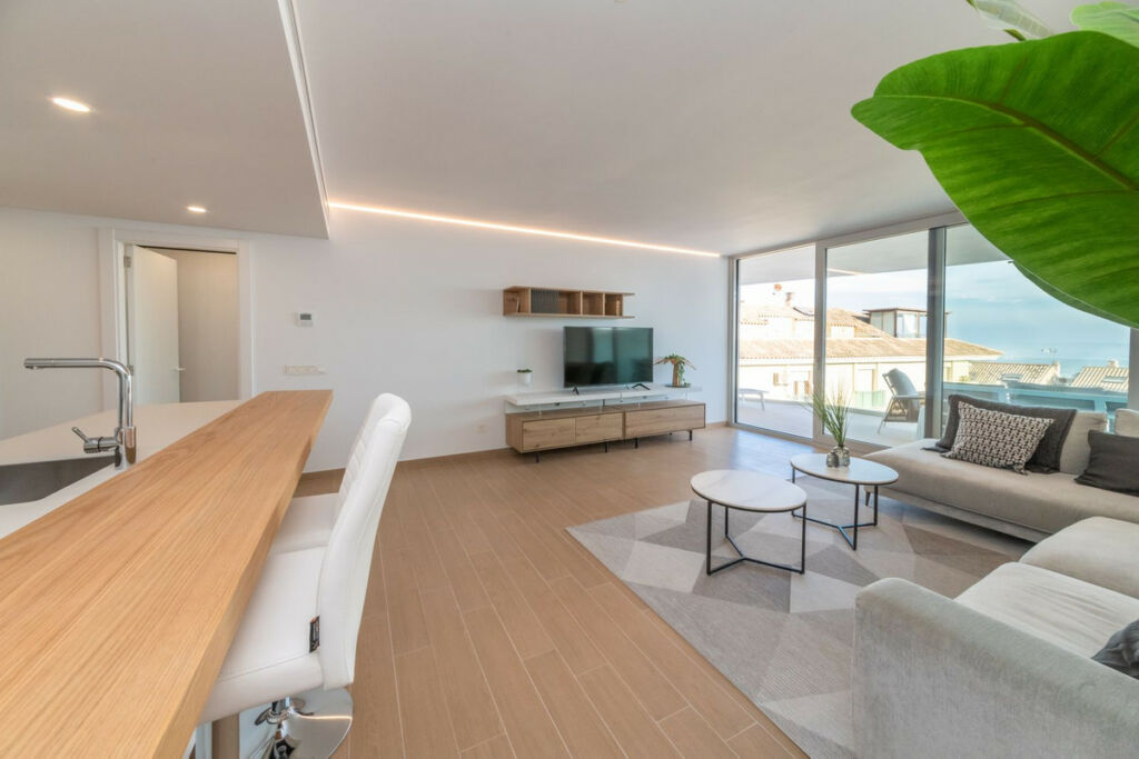 Middle Floor Apartment Carvajal Málaga - image 16