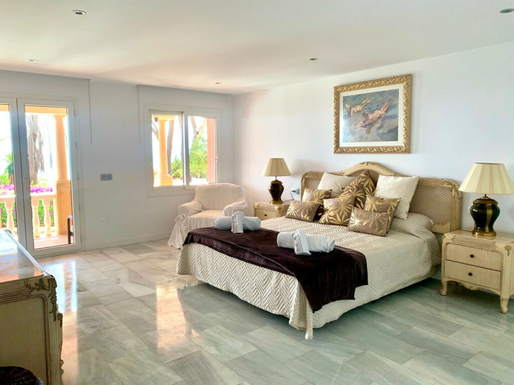 Detached Villa Calahonda Málaga - image 16