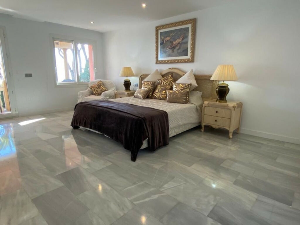 Detached Villa Calahonda Málaga - image 17