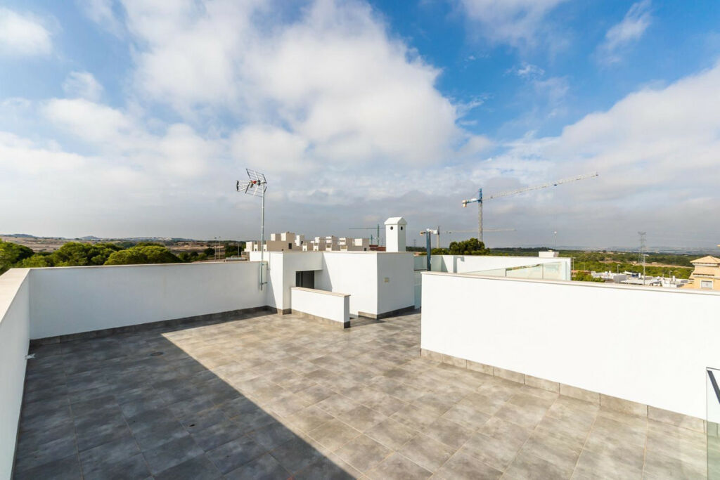 Detached Villa Villamartin Alicante - image 17
