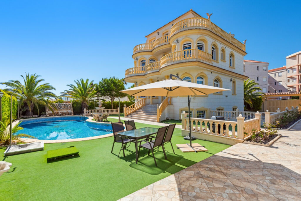 Detached Villa Playa Flamenca Alicante - image 17