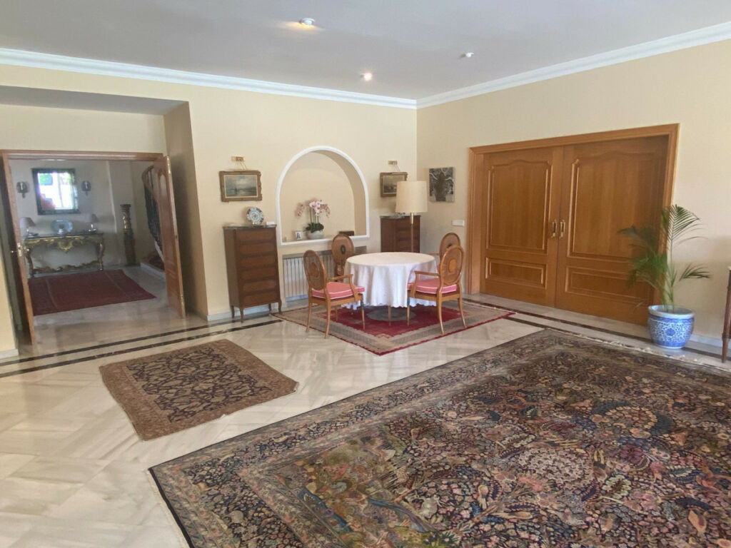 Detached Villa Guadalmina Baja Málaga - image 17