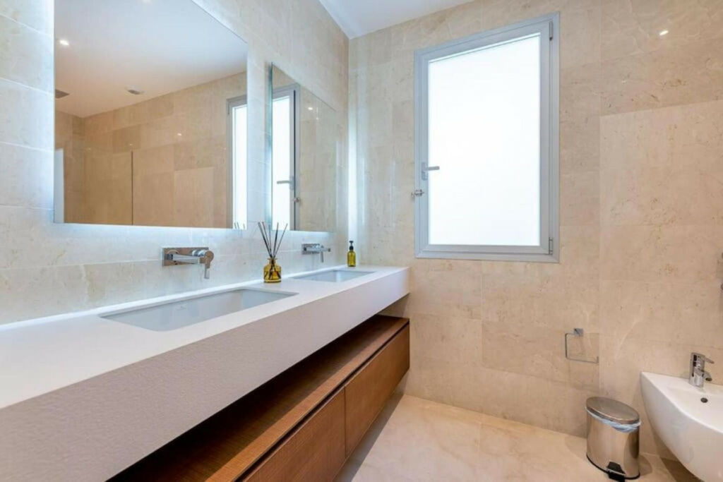 Detached Villa Río Real Málaga - image 17
