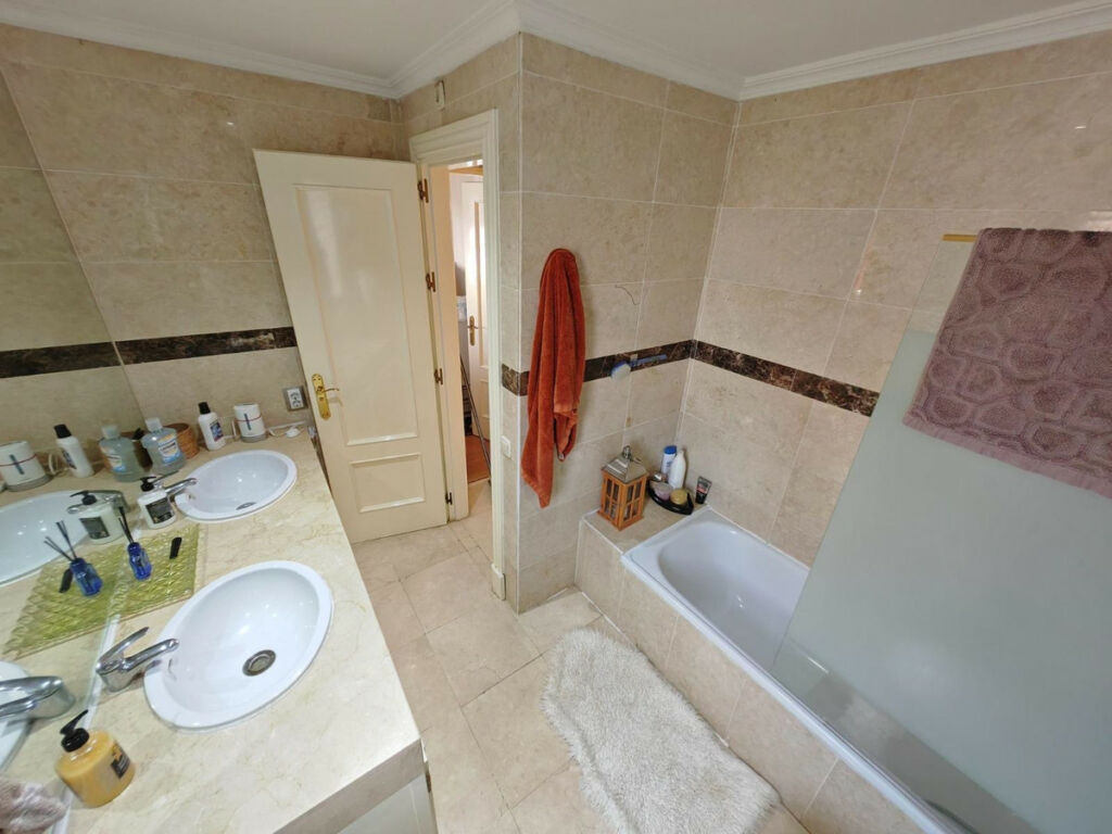 Semi-Detached House Estepona Málaga - image 17