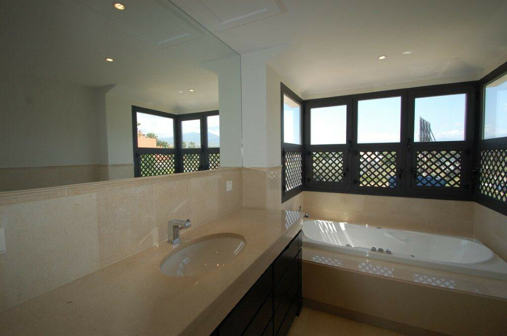 Detached Villa The Golden Mile Málaga - image 17