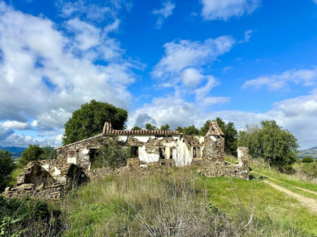 Land with Ruin La Cala Málaga - image 2