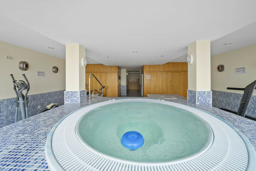 Middle Floor Apartment Benalmadena Málaga - image 16