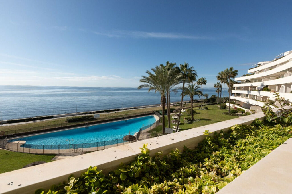 Middle Floor Apartment Estepona Málaga - image 17