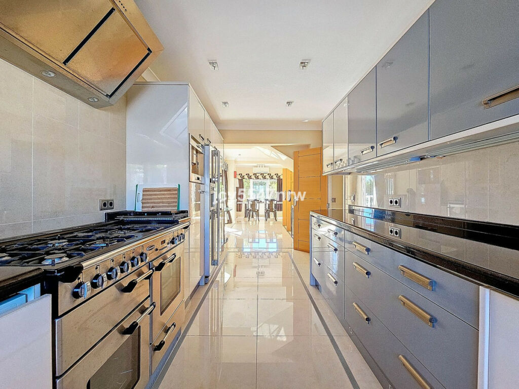 Detached Villa Moraira Alicante - image 17