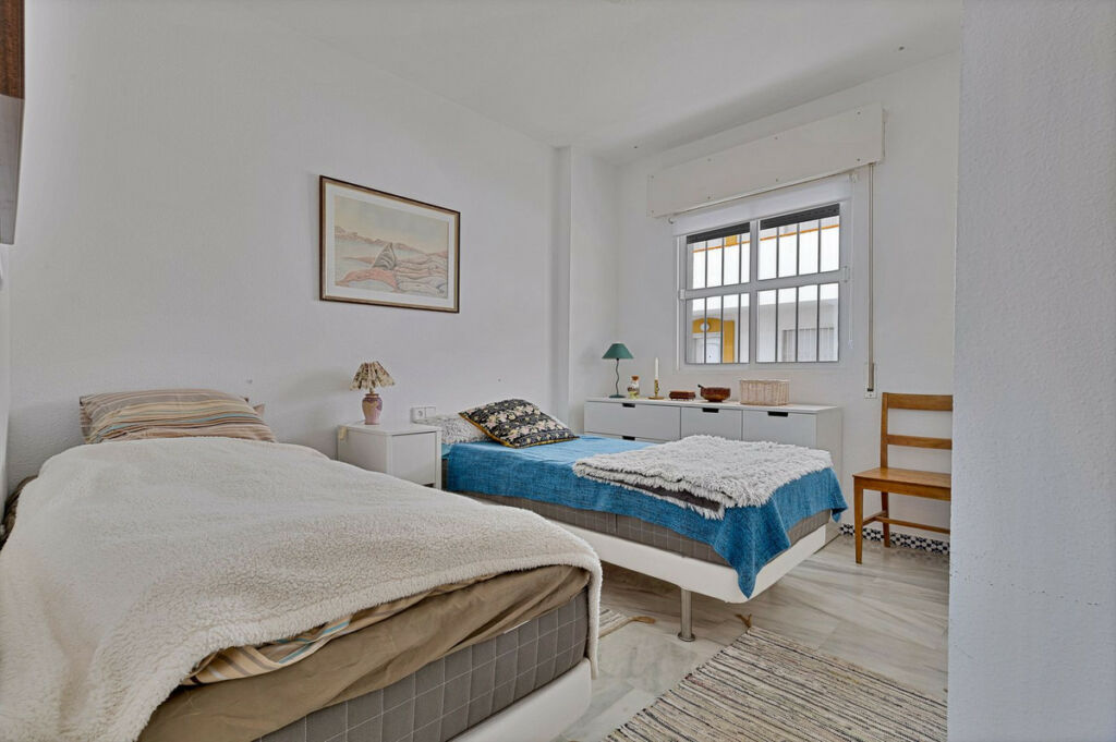 Middle Floor Apartment Fuengirola Málaga - image 17