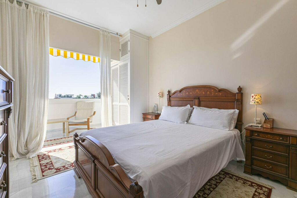 Middle Floor Apartment Nueva Andalucía Málaga - image 17