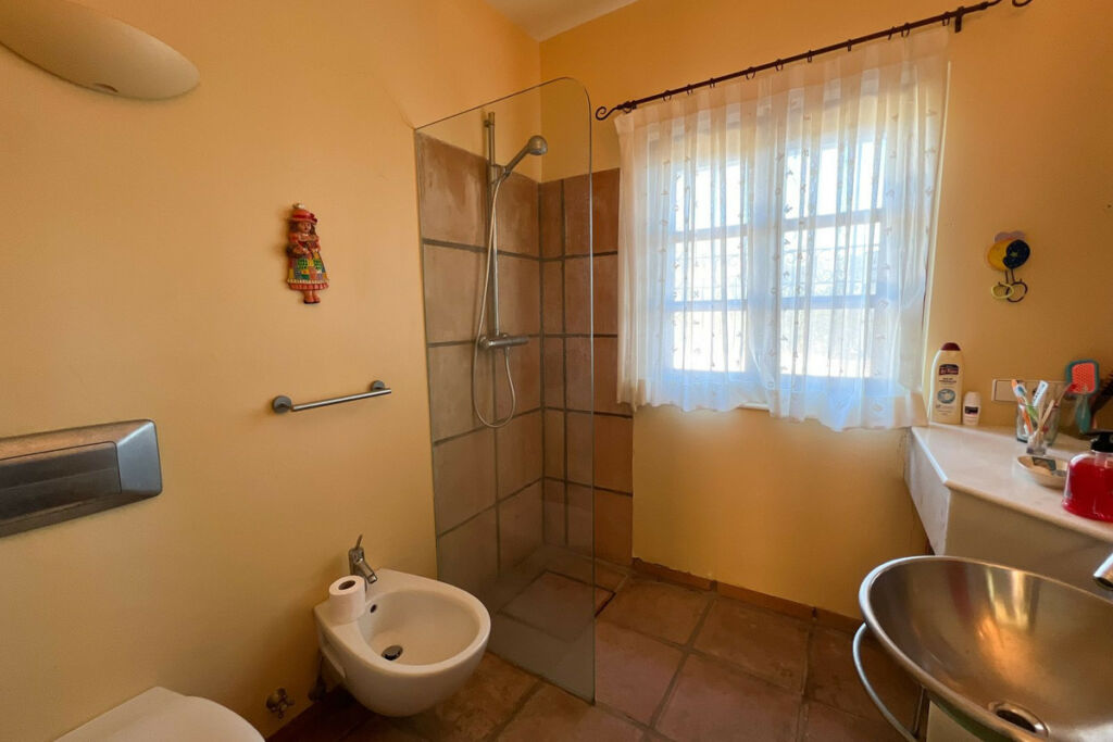 Detached Villa Estepona Málaga - image 18