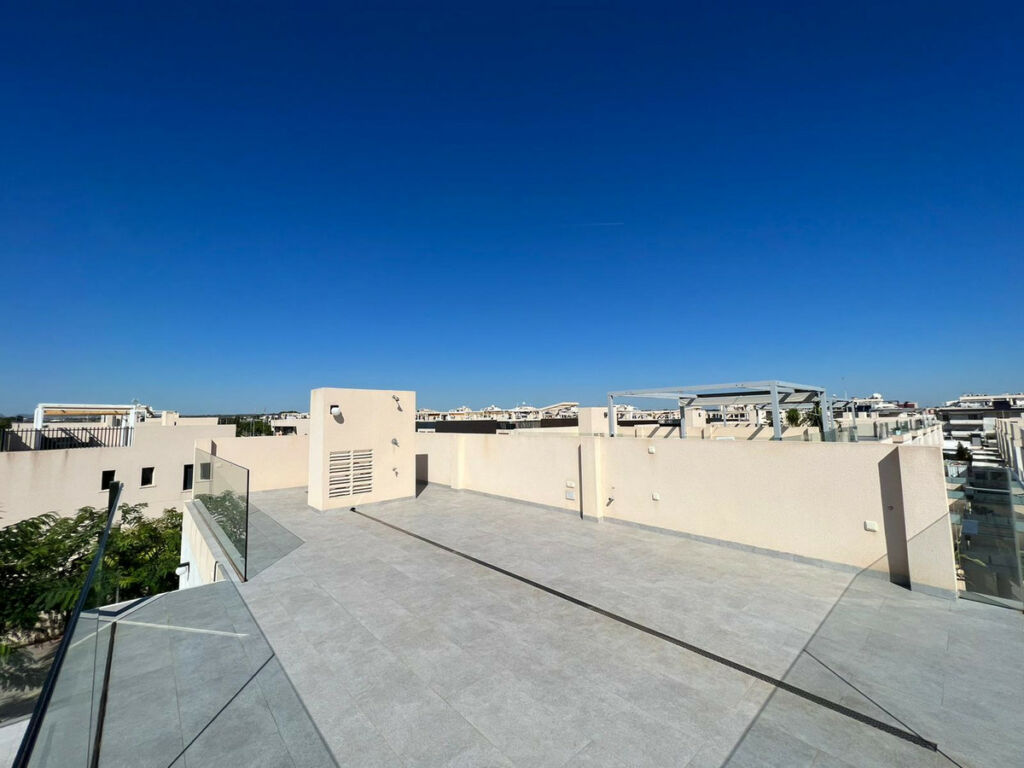 Detached Villa Mil Palmeras Alicante - image 17