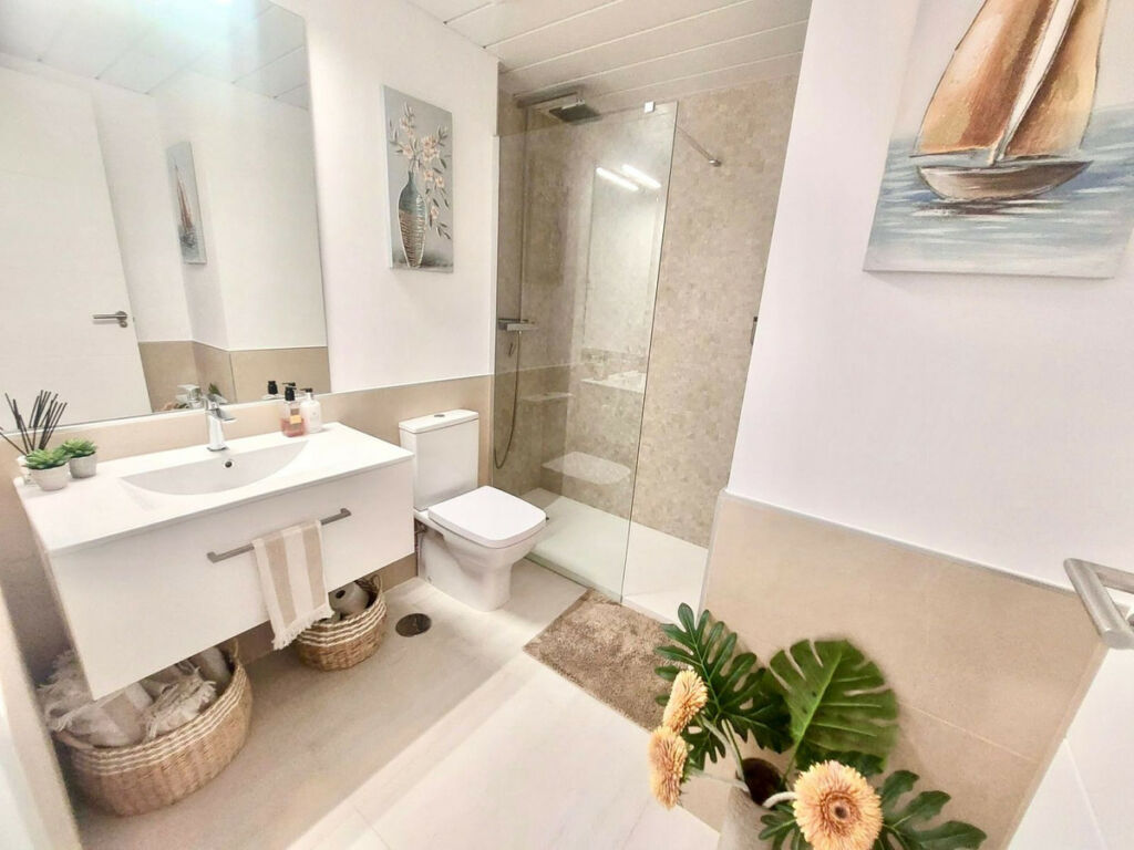 Middle Floor Apartment Estepona Málaga - image 17