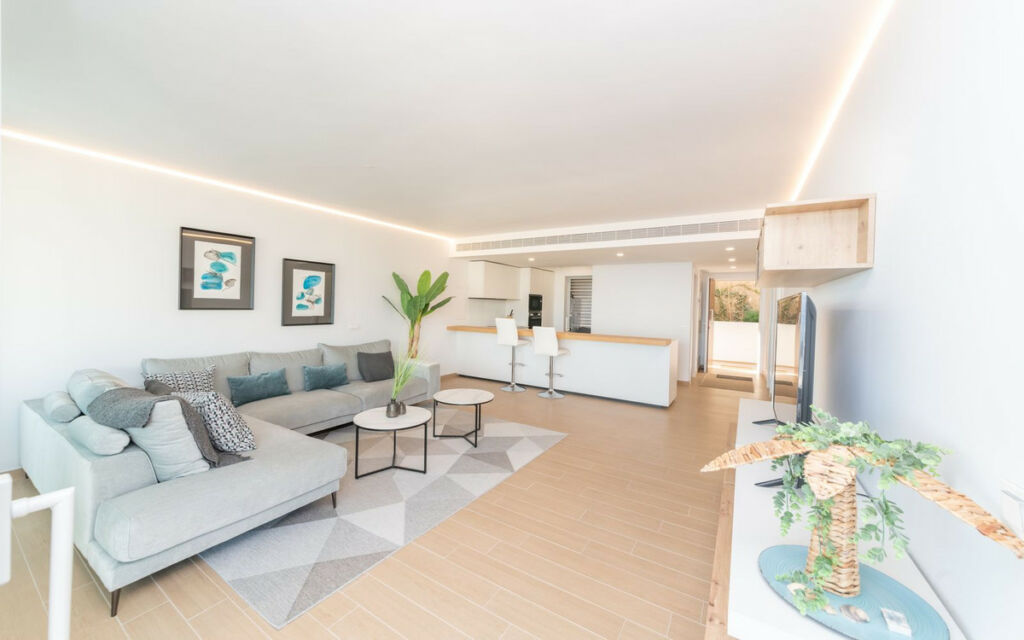 Middle Floor Apartment Carvajal Málaga - image 18