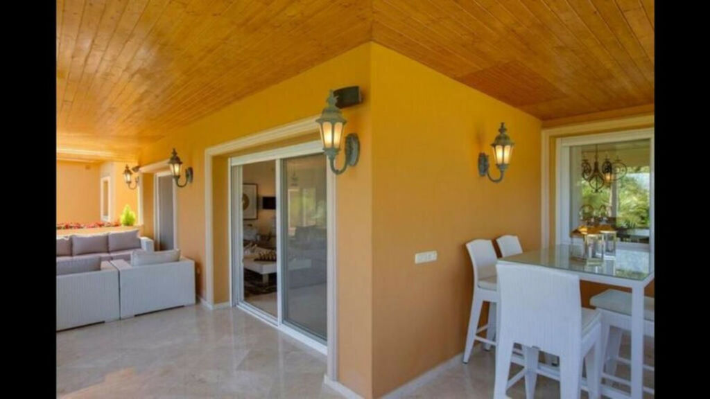 Detached Villa The Golden Mile Málaga - image 18