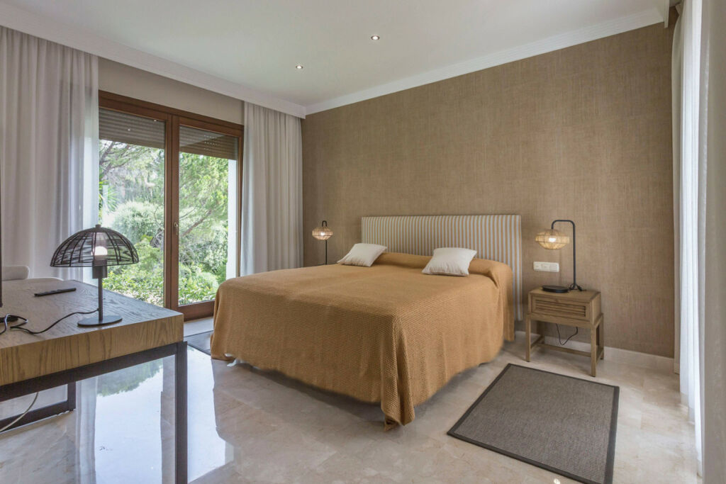 Detached Villa El Madroñal Málaga - image 18