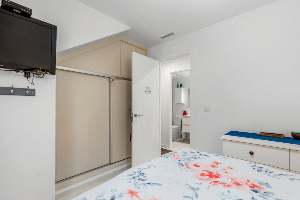 Detached Villa Villamartin Alicante - image 17