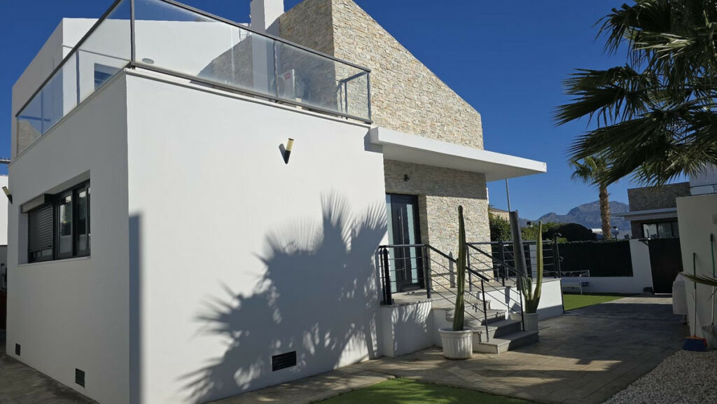 Detached Villa Polop Alicante - image 18
