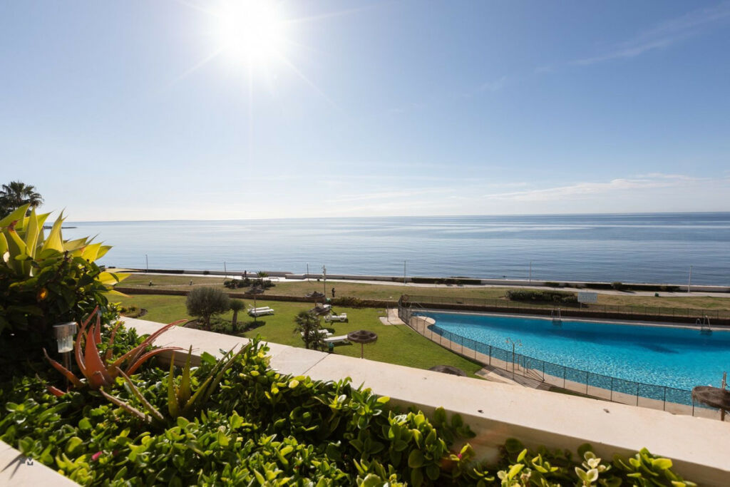 Middle Floor Apartment Estepona Málaga - image 18