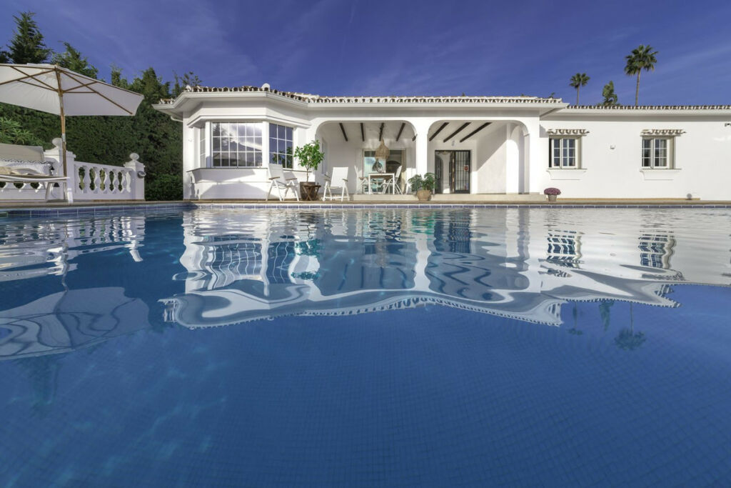 Detached Villa Sierrezuela Málaga - image 18