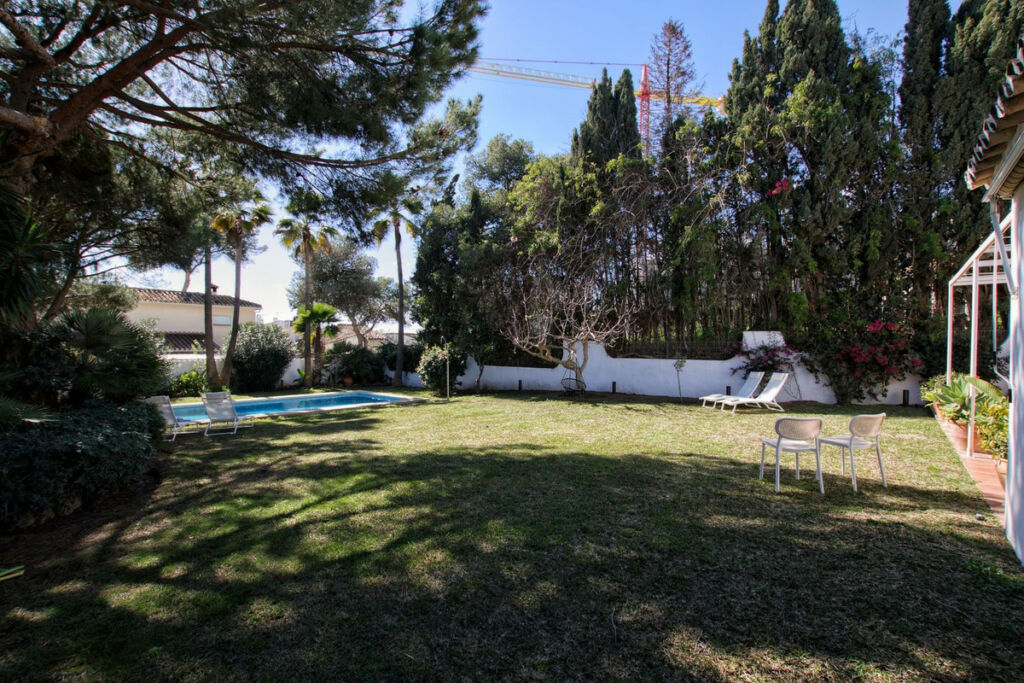 Detached Villa Costabella Málaga - image 18