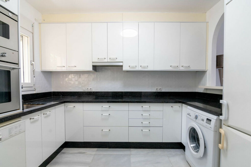 Townhouse Estepona Málaga - image 19
