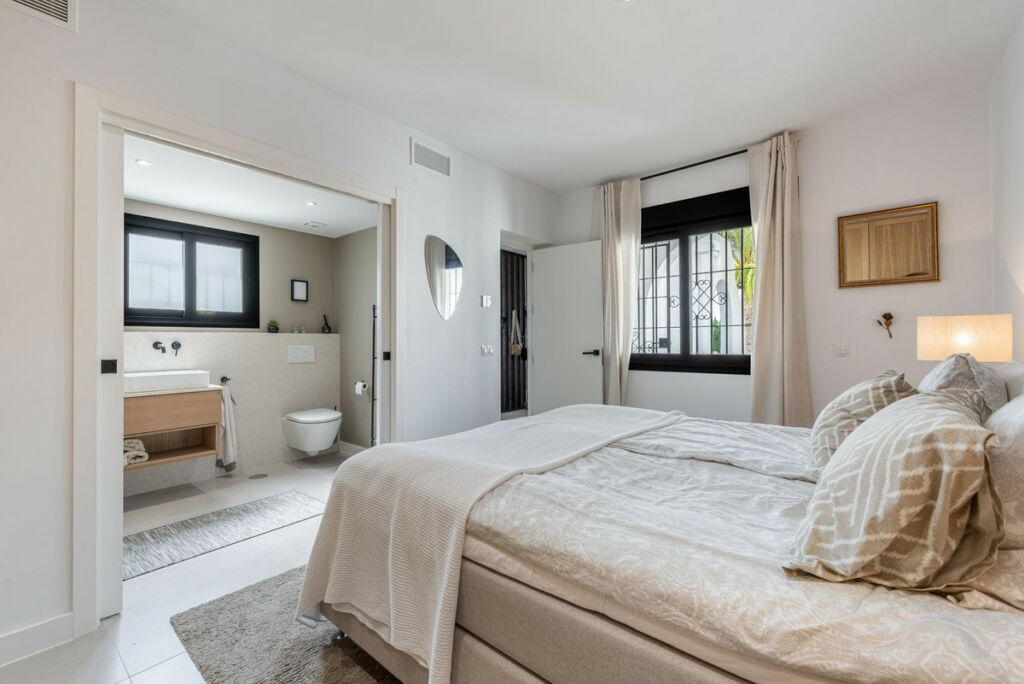 Top Floor Apartment Nueva Andalucía Málaga - image 18