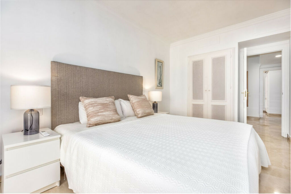 Townhouse Aloha Málaga - image 18