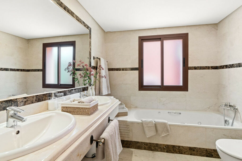 Ground Floor Apartment Puerto Banús Málaga - image 18