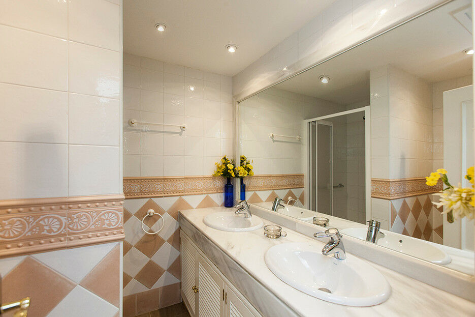 Middle Floor Apartment Elviria Málaga - image 19
