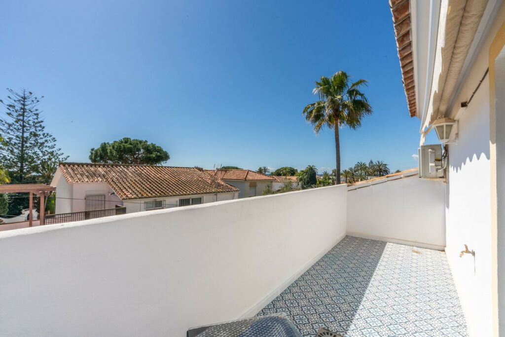 Detached Villa Marbesa Málaga - image 19
