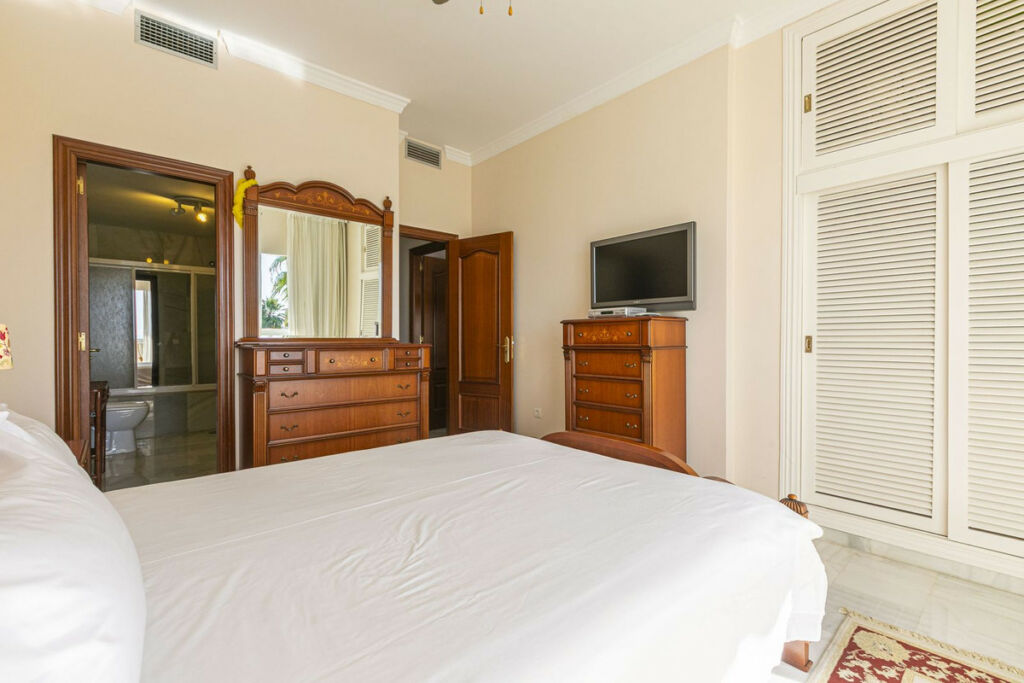 Middle Floor Apartment Nueva Andalucía Málaga - image 19