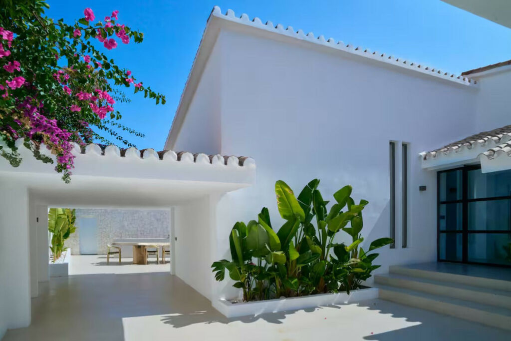 Detached Villa Cortijo Blanco Málaga - image 19