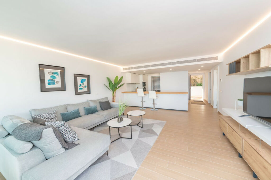 Middle Floor Apartment Carvajal Málaga - image 19