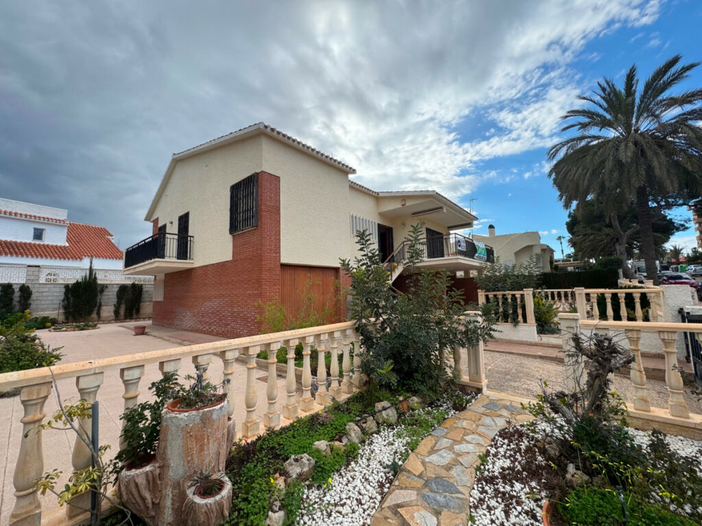 Detached Villa La Zenia Alicante - image 22