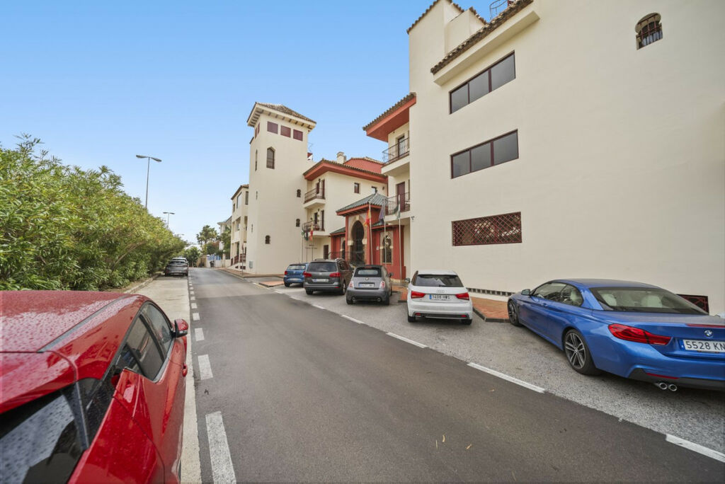 Middle Floor Apartment Benalmadena Málaga - image 18