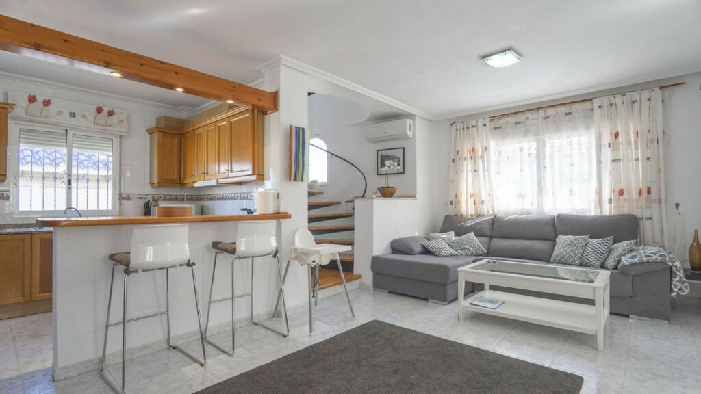 Detached Villa Villamartin Alicante - image 19