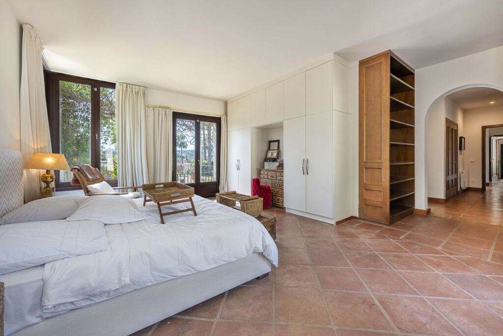 Detached Villa Sotogrande Cádiz - image 19