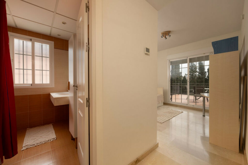 Detached Villa Elviria Málaga - image 22
