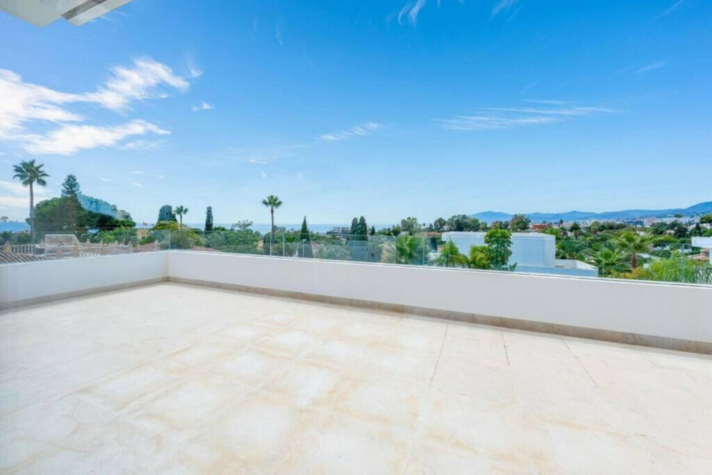 Detached Villa Río Real Málaga - image 19