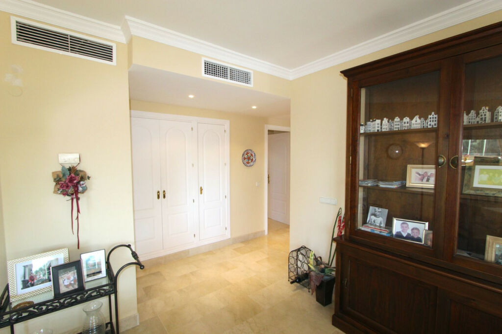 Middle Floor Apartment Elviria Málaga - image 19
