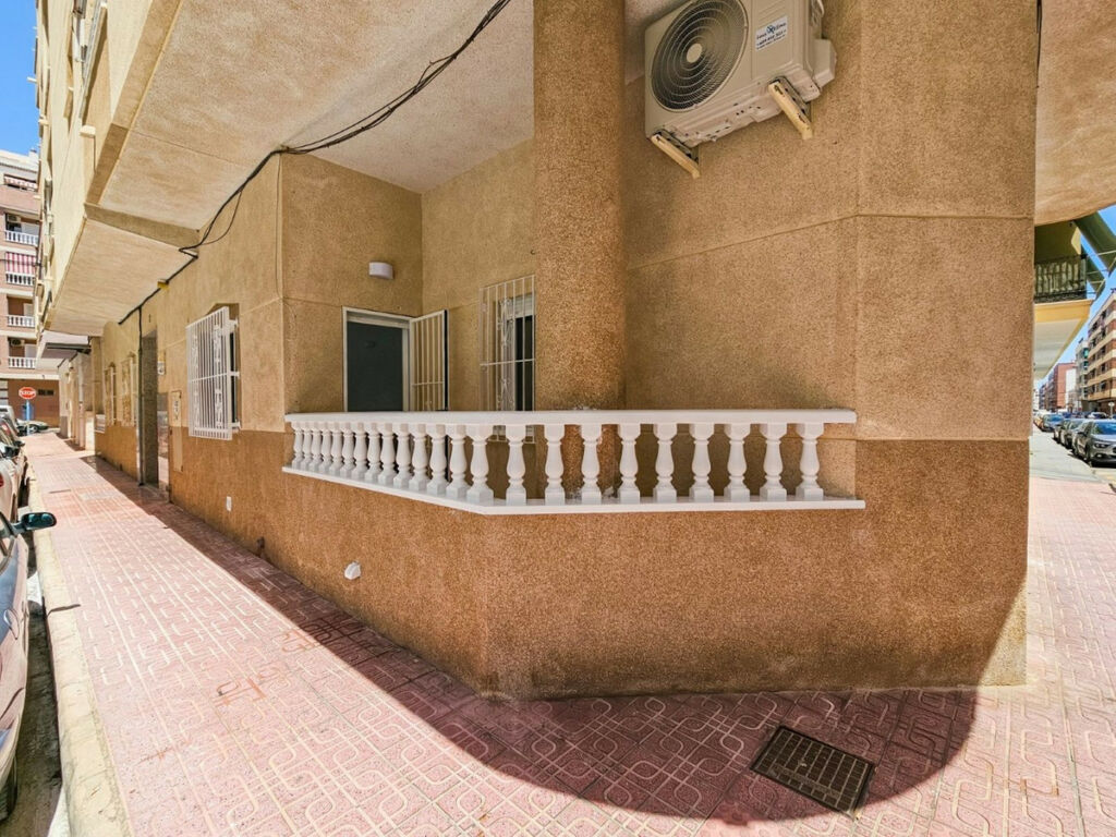 Ground Floor Apartment Torrevieja Alicante - image 2