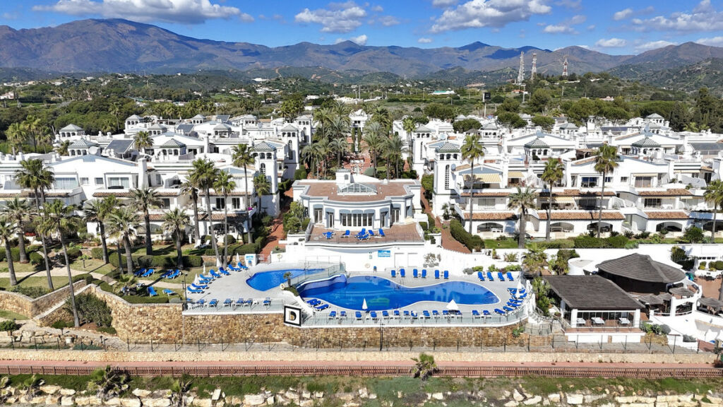 Penthouse Duplex Estepona Málaga - image 2